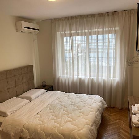 Cozy Apartment, In The Center Of تيرانا المظهر الخارجي الصورة