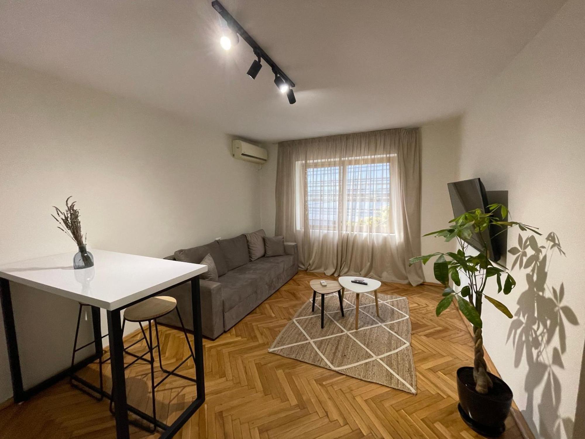 Cozy Apartment, In The Center Of تيرانا المظهر الخارجي الصورة