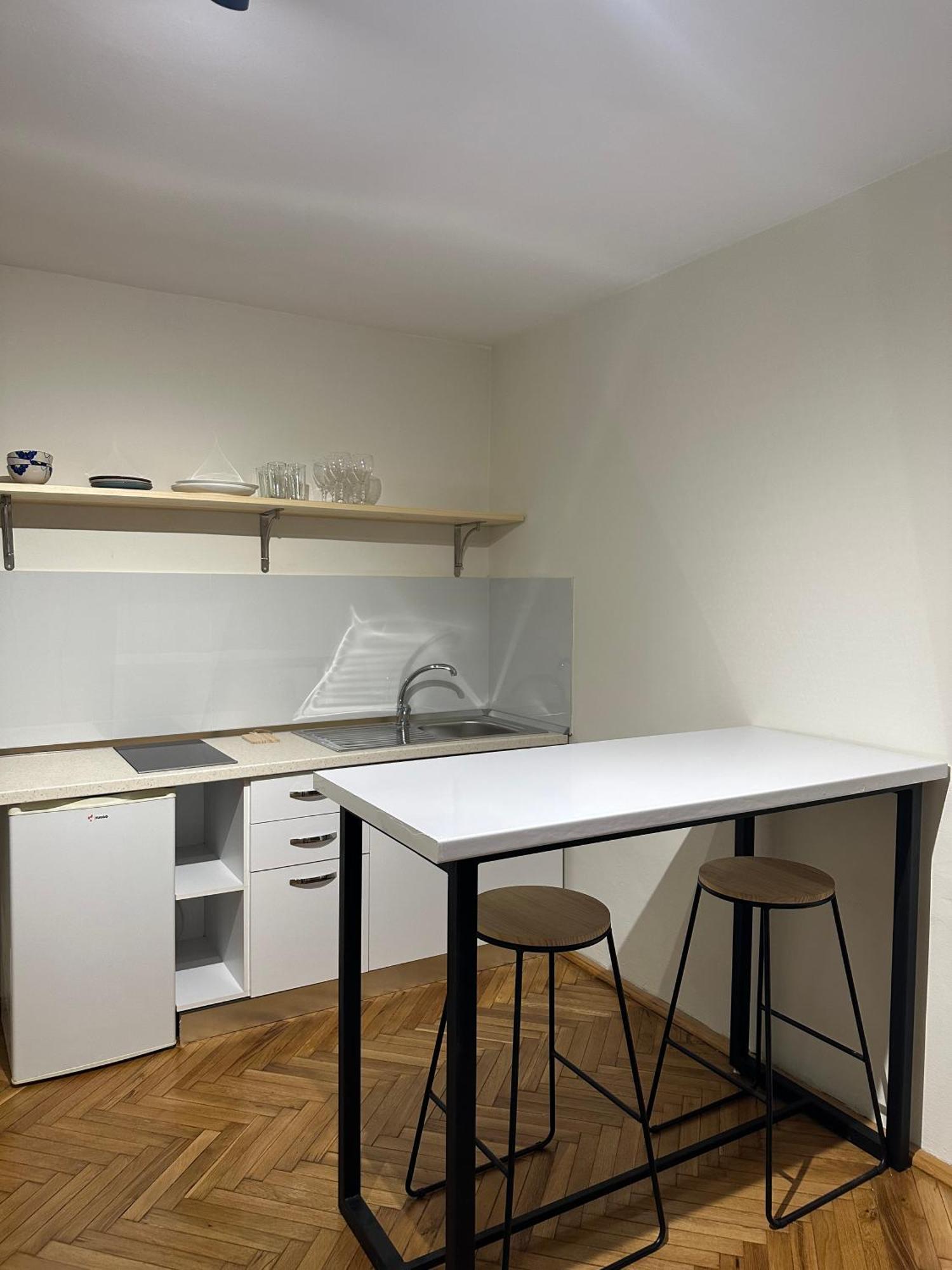 Cozy Apartment, In The Center Of تيرانا المظهر الخارجي الصورة