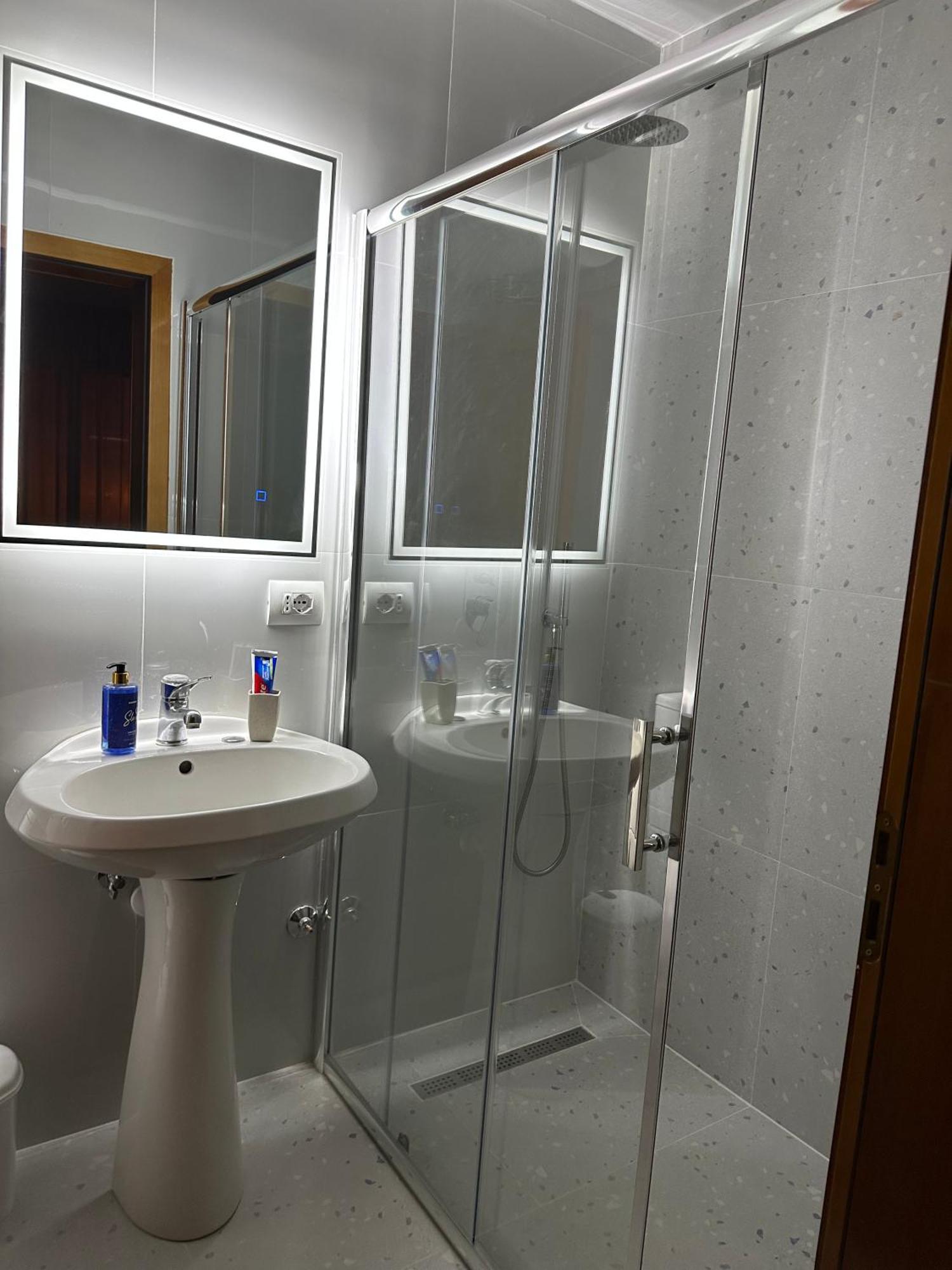 Cozy Apartment, In The Center Of تيرانا المظهر الخارجي الصورة